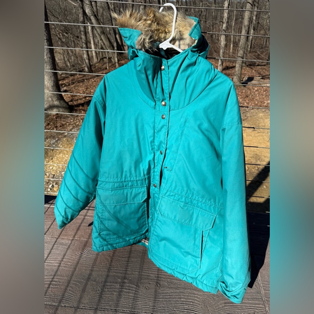Women’s Vintage Woolrich Teal Hooded Winter Parka Wool Lined Coyote Fur Trim